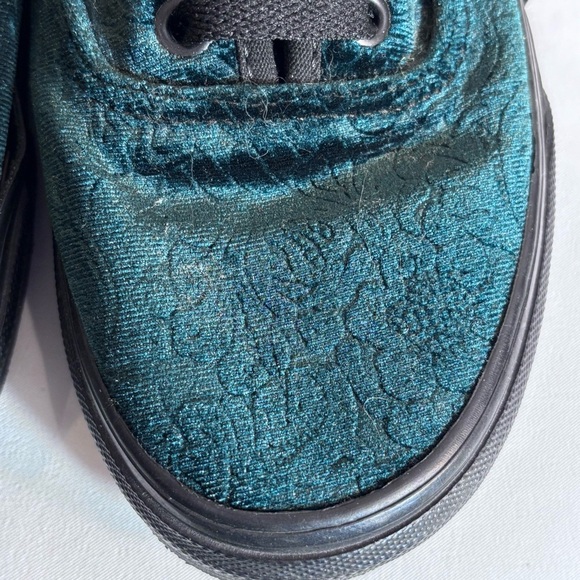VANS OFF THE WALL Sz 7 Velvet Jackard Black Rubber Sole Lace Up Sneakers - Picture 3 of 11